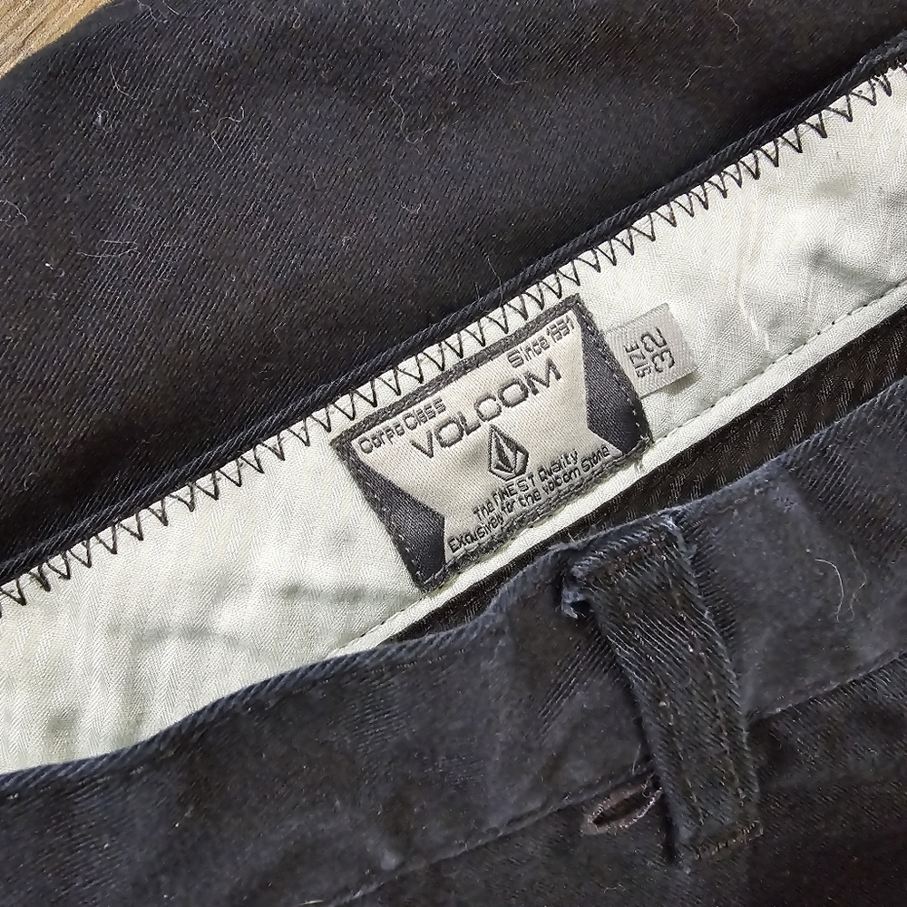 Volcom Shorts - Picture 2 of 3